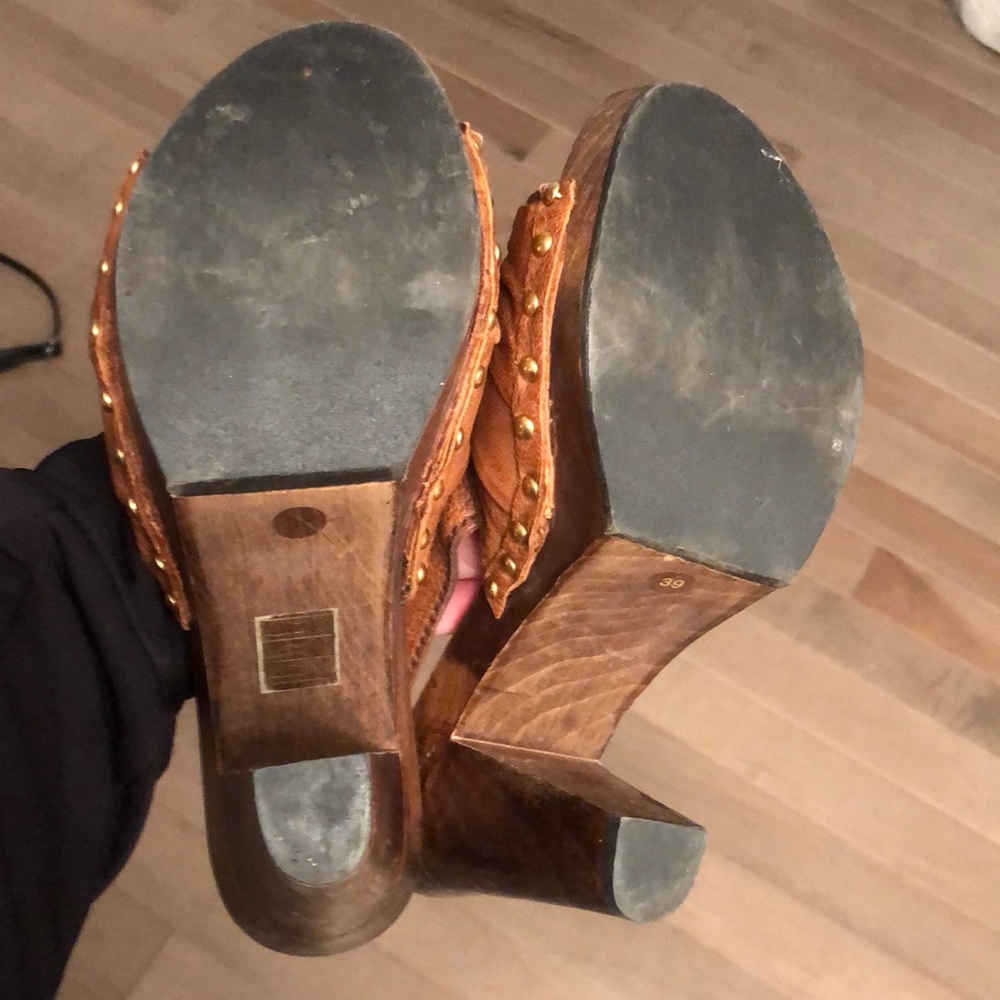 Sandals - Picture 2 of 3